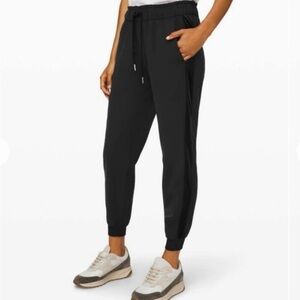 Lululemon On the Fly Jogger Velvet Trim Black Size 4
